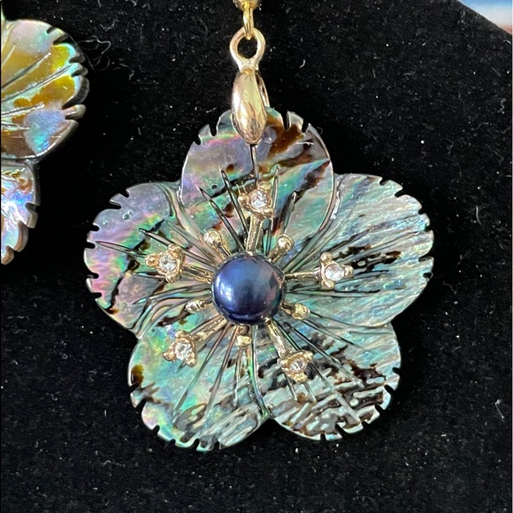 Abalone Shell Flower Earrings - Picture 2 of 6
